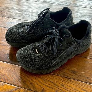 Altra Torin 5 Luxe. Charcoal grey. Size 11.5. Broken in.